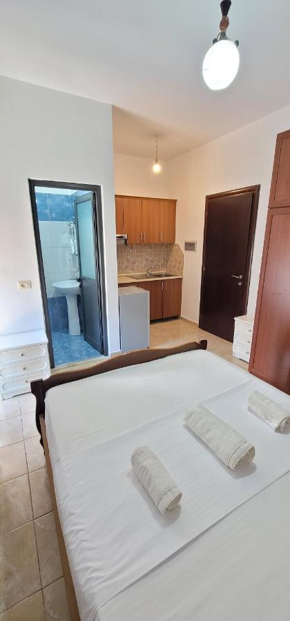 Alsi Rooms Ksamil Esterno foto